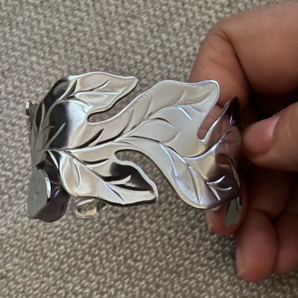 Stainless steel leaf bangle. Brand new - Picture 2 of 3